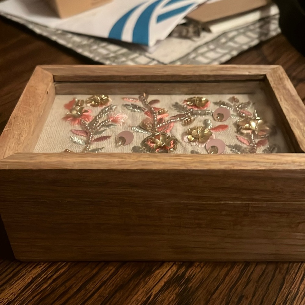 Cute trinket box never used 4 x 6